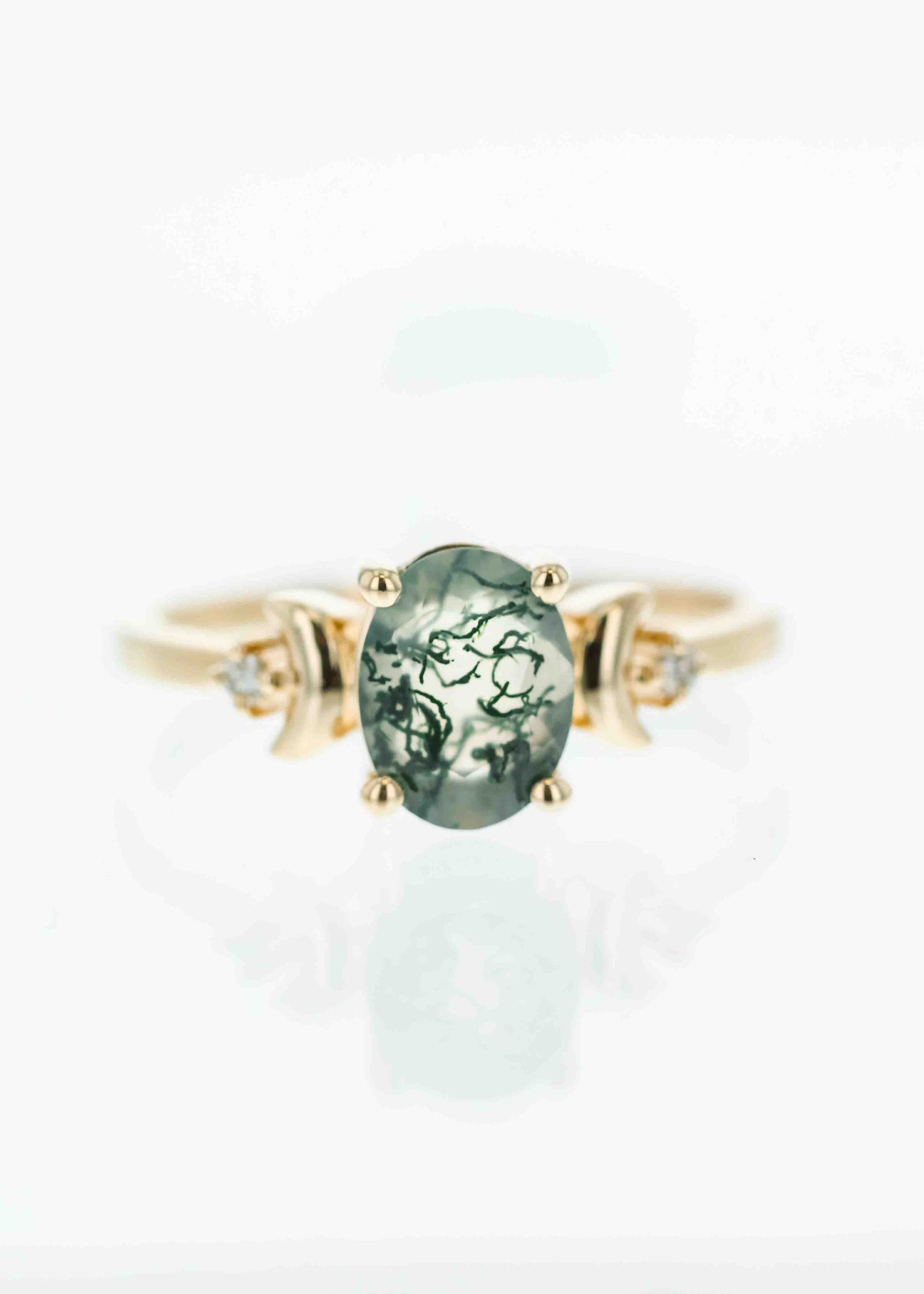 The Selene | .84ct Oval Moss Agate | Yellow Gold