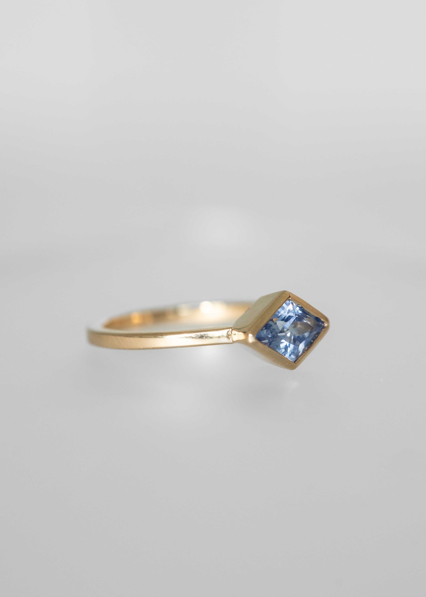 The Leda | 1.27ct Lozenge Sapphire | Yellow Gold