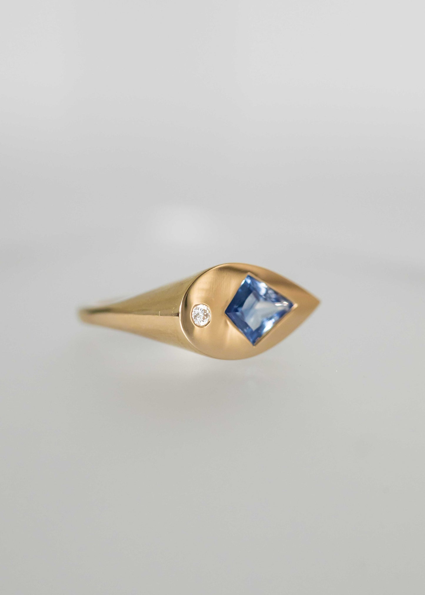 The Eko | 1.10ct Kite Sapphire | Yellow Gold