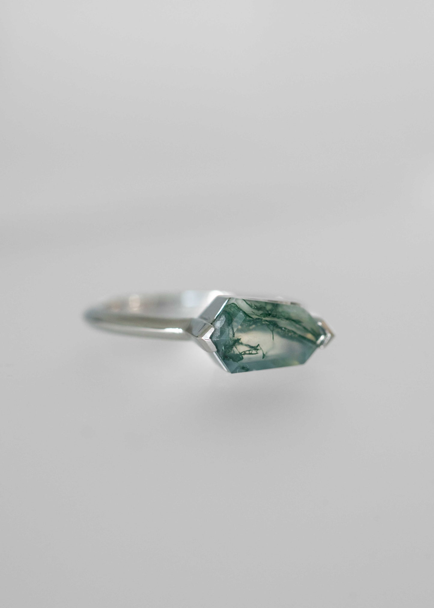 The Lyra | 1.51ct Kite Moss Agate | White Gold
