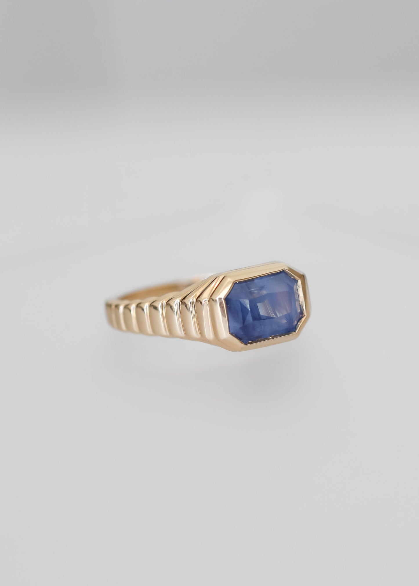 The Vulcan (Ribbed) | 2.75ct Emerald Cut Sapphire | Yellow Gold
