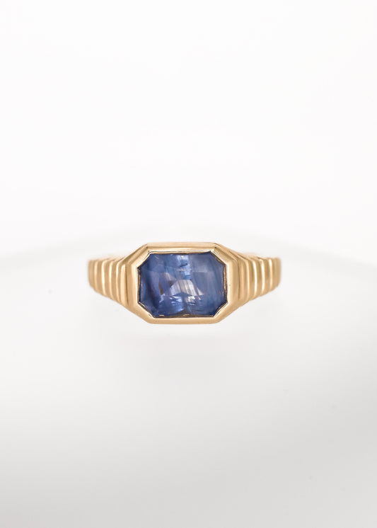 The Vulcan (Ribbed) | 2.75ct Emerald Cut Sapphire | Yellow Gold