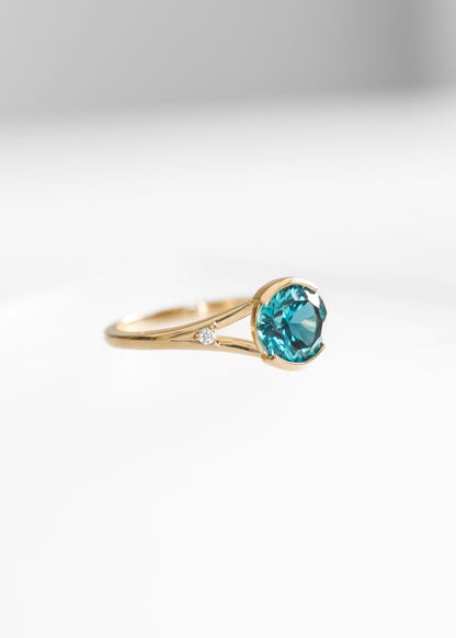 The Gemma | 1.68ct Lab Round Alexandrite | Yellow Gold