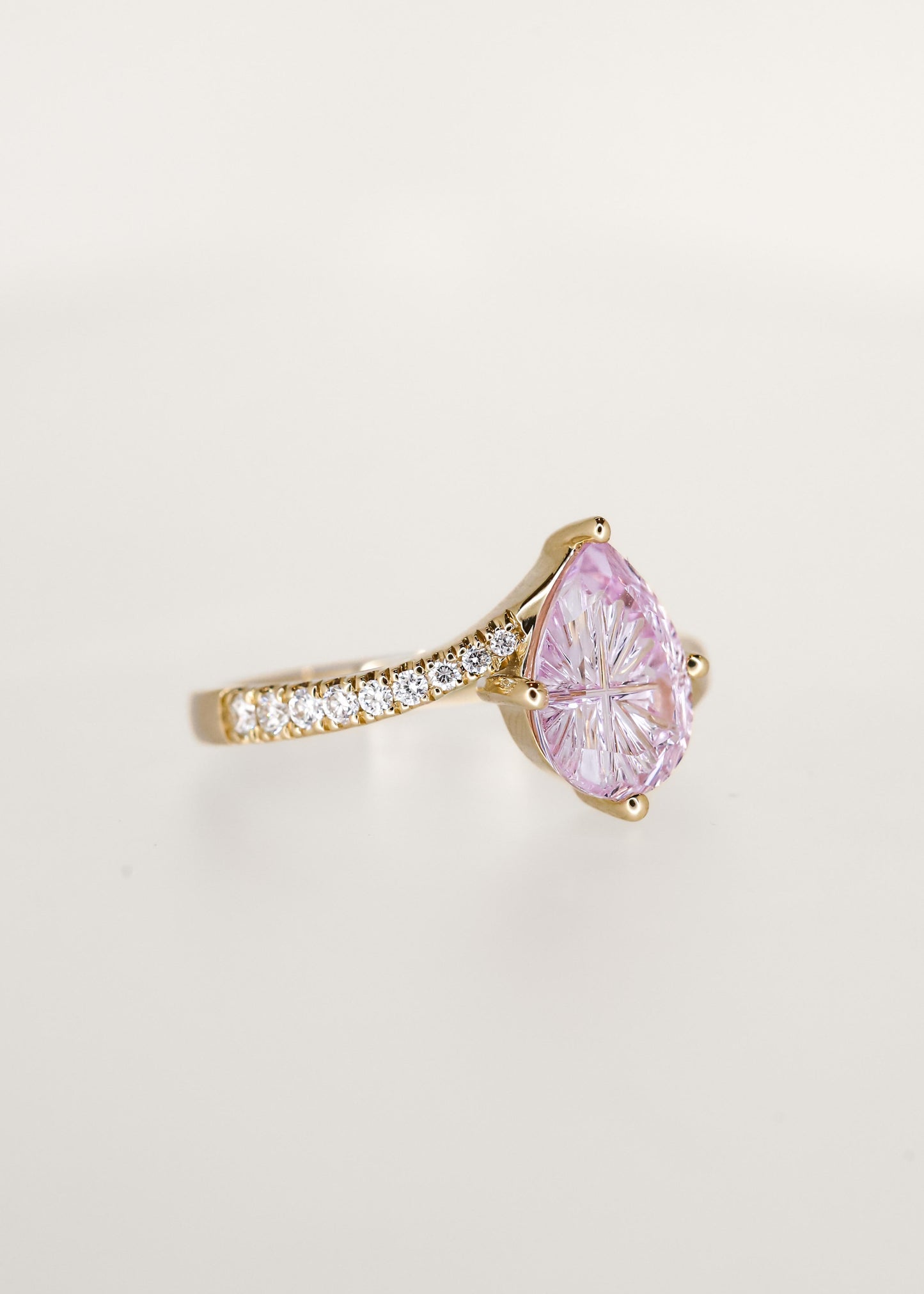 The Juno | 2.59ct Pear Lab Starbright Purple Sapphire | Yellow Gold