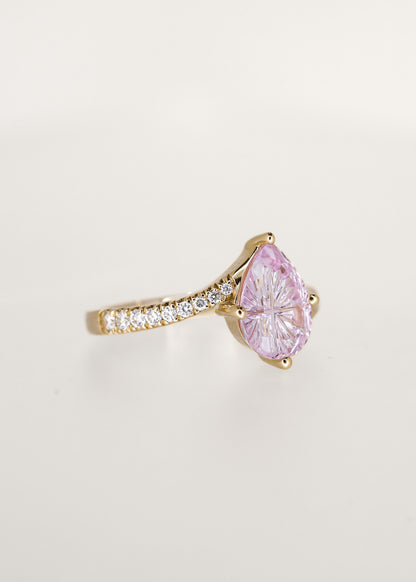 The Juno | 2.59ct Pear Lab Starbright Purple Sapphire | Yellow Gold