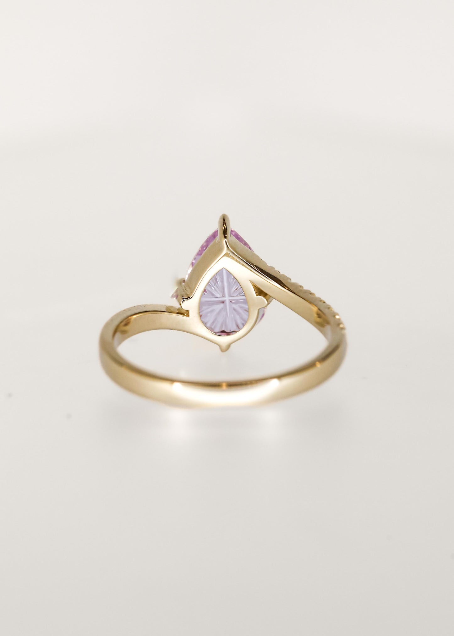 The Juno | 2.59ct Pear Lab Starbright Purple Sapphire | Yellow Gold