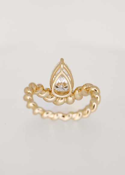 The Bowie | 2ct Pear Lab Grown Diamond | Yellow Gold
