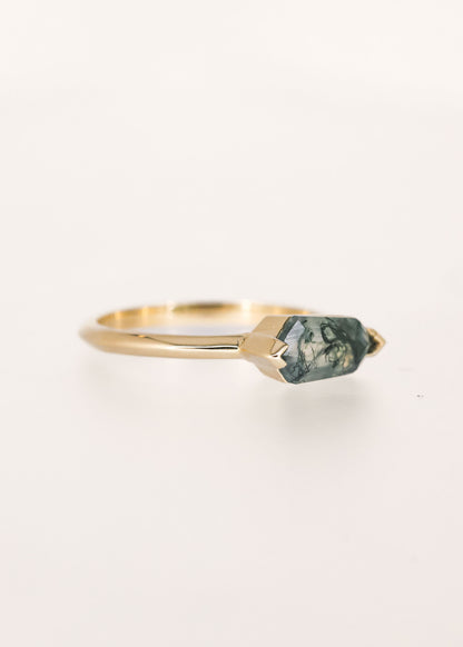 The Lyra | 1.18ct Shield Moss Agate | Yellow Gold