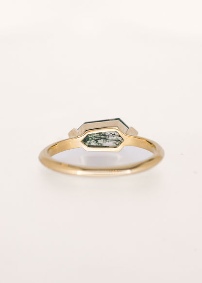 The Lyra | 1.18ct Shield Moss Agate | Yellow Gold