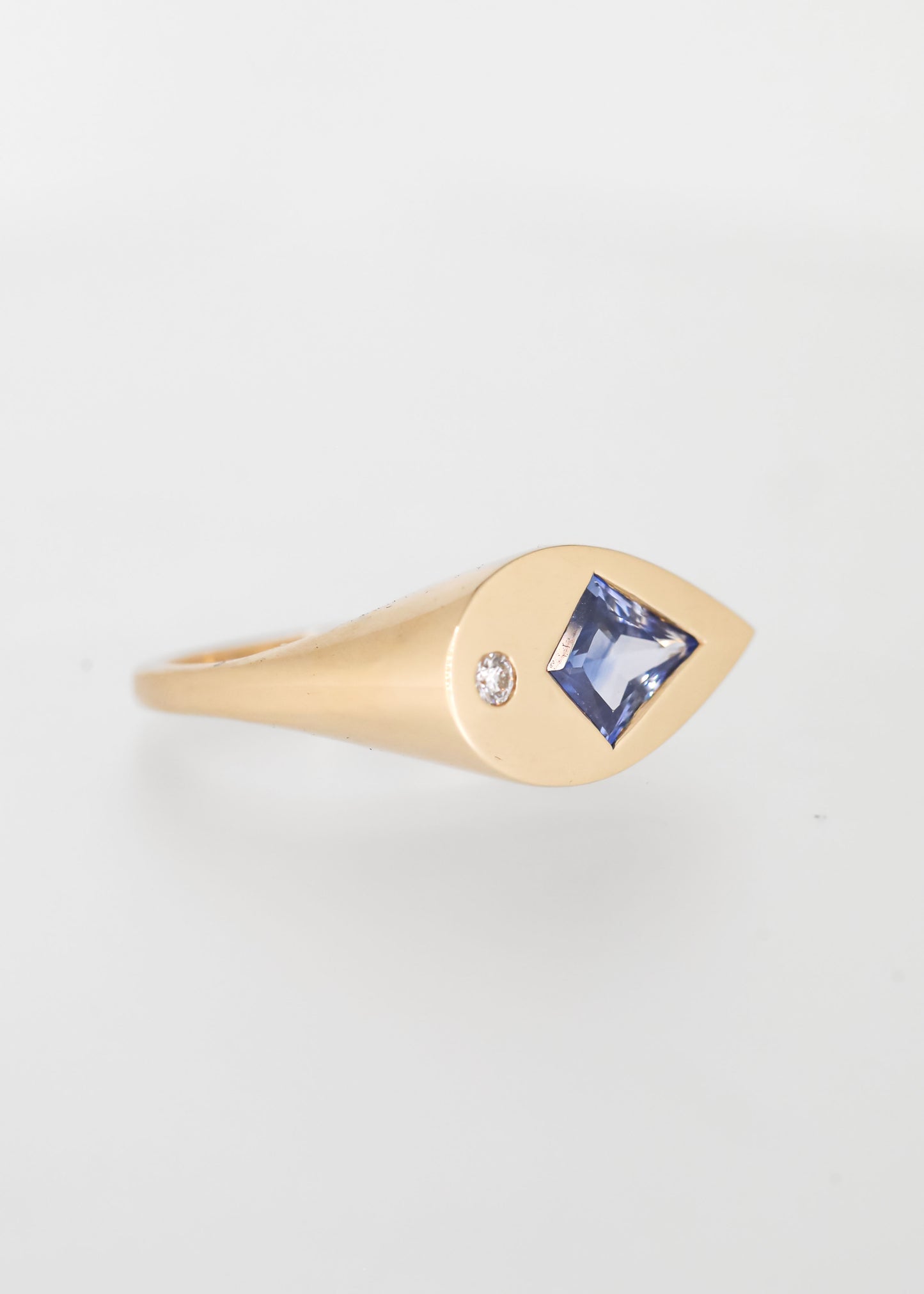 The Eko | 1.10ct Kite Sapphire | Yellow Gold