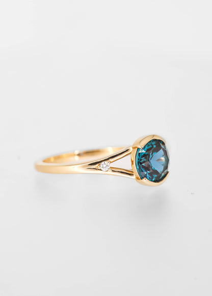 The Gemma | 1.68ct Lab Round Alexandrite | Yellow Gold