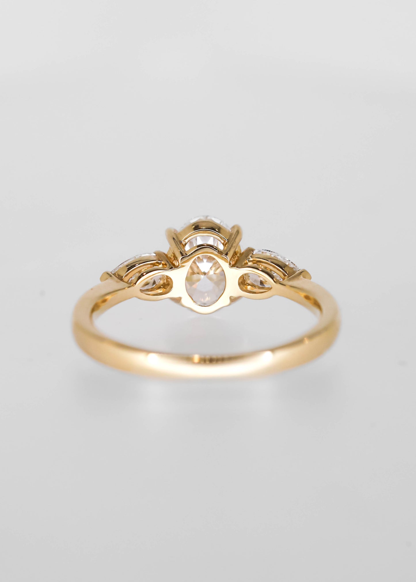 The Zora (Pear Sides) | 1.51ct Oval Lab-Grown Diamond | Yellow Gold