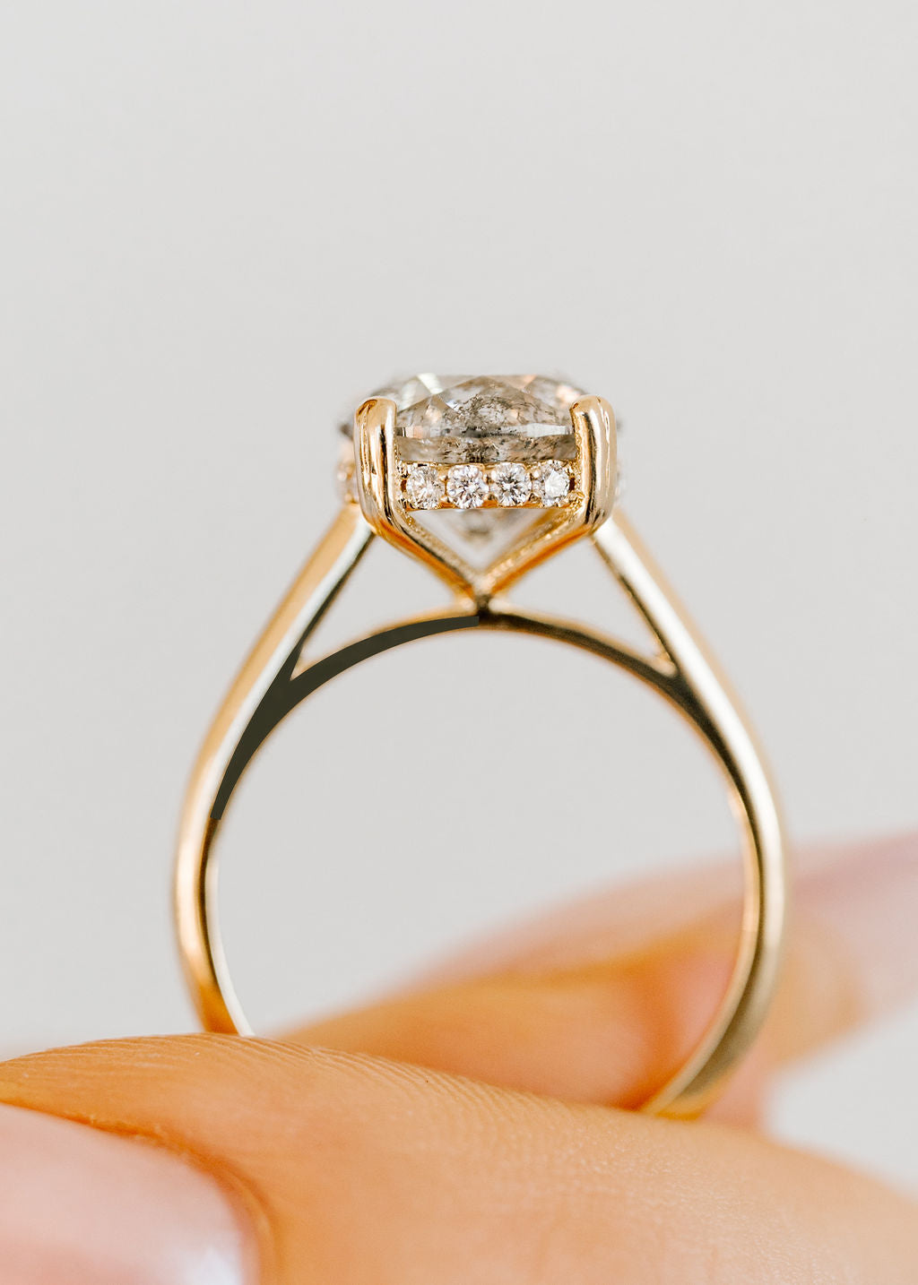 The Eden | 3.2ct Round Salt and Pepper Diamond | Yellow Gold
