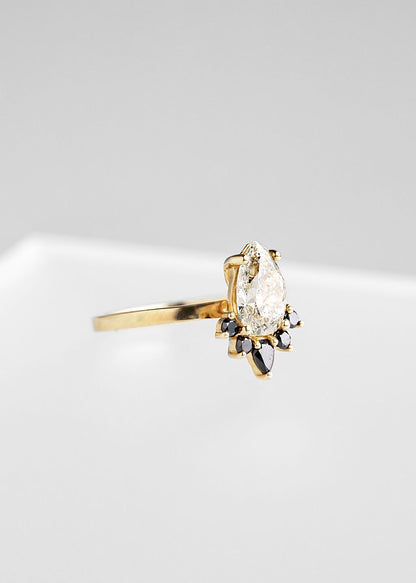 The Estelle | 1.53ct Pear Shape Diamond | Yellow Gold