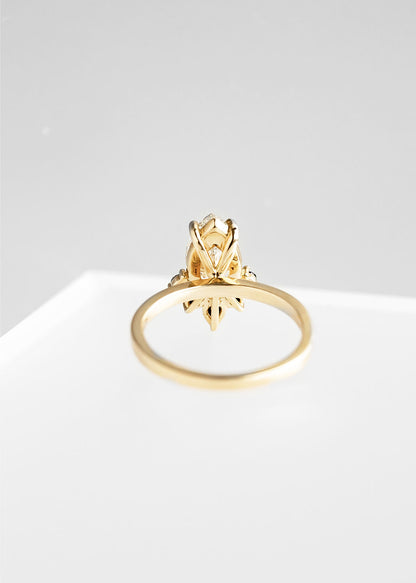 The Estelle | 1.53ct Pear Shape Diamond | Yellow Gold