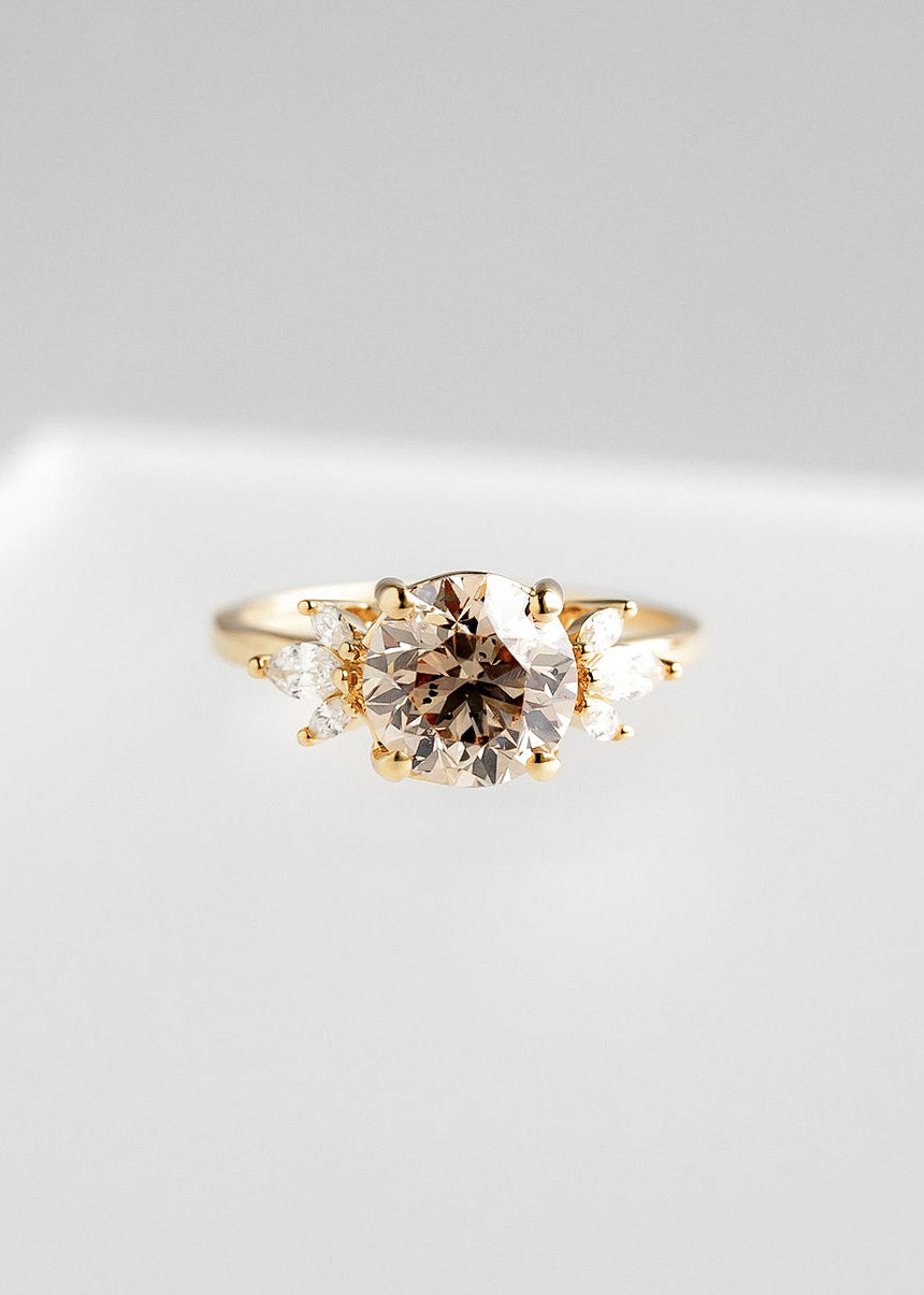 The Mini Luna | 2.50ct Round Champagne Diamond | Yellow Gold