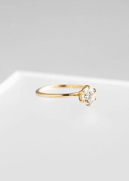 The Helia Ring | 0.90ct Round Natural Diamond | Yellow Gold