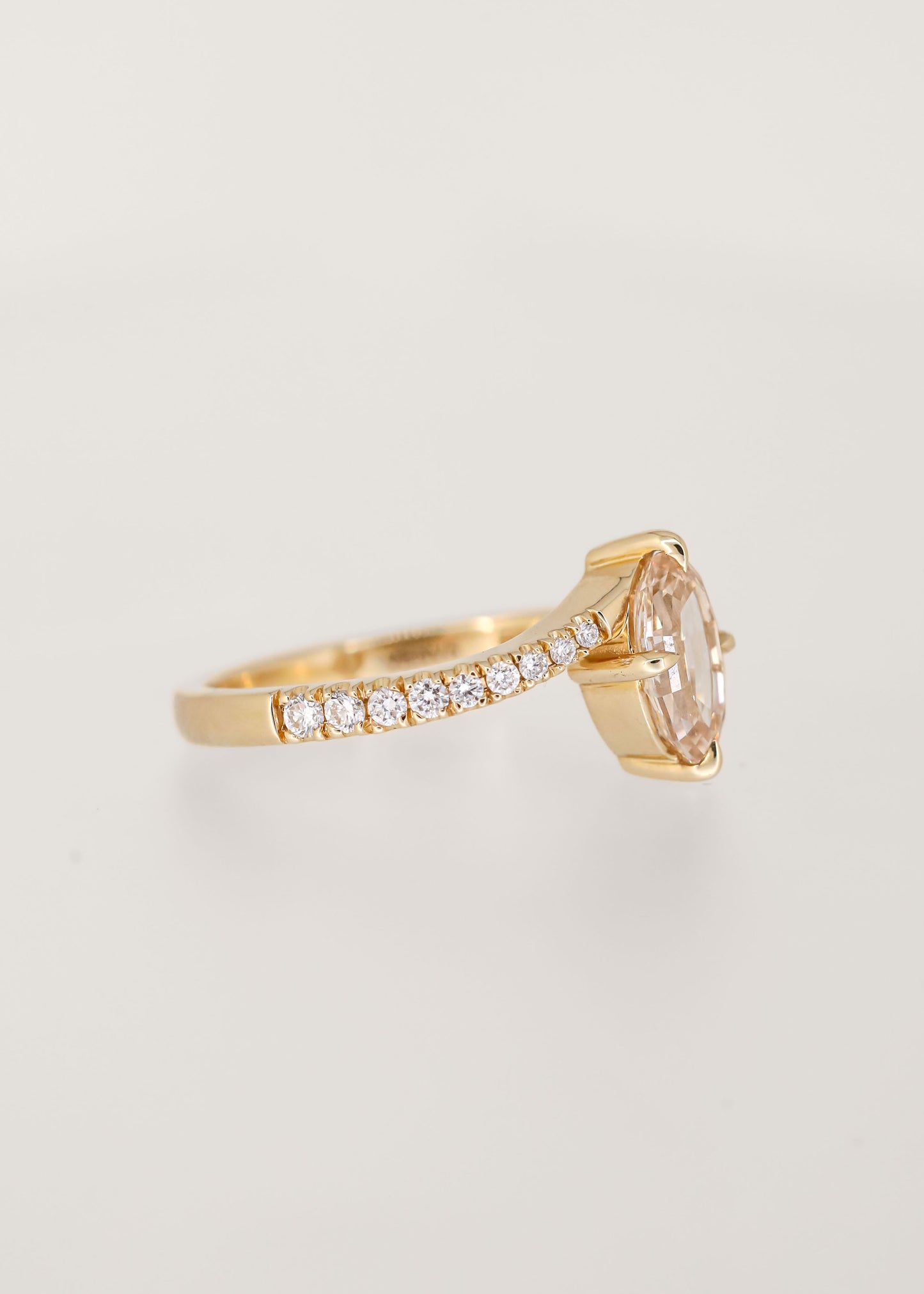 The Juno | 1.01ct Oval Champagne Diamond | Yellow Gold